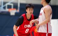 开云体育官网登录入口-包含篮球球员通过努力训练，不断提高个人技术水平的词条