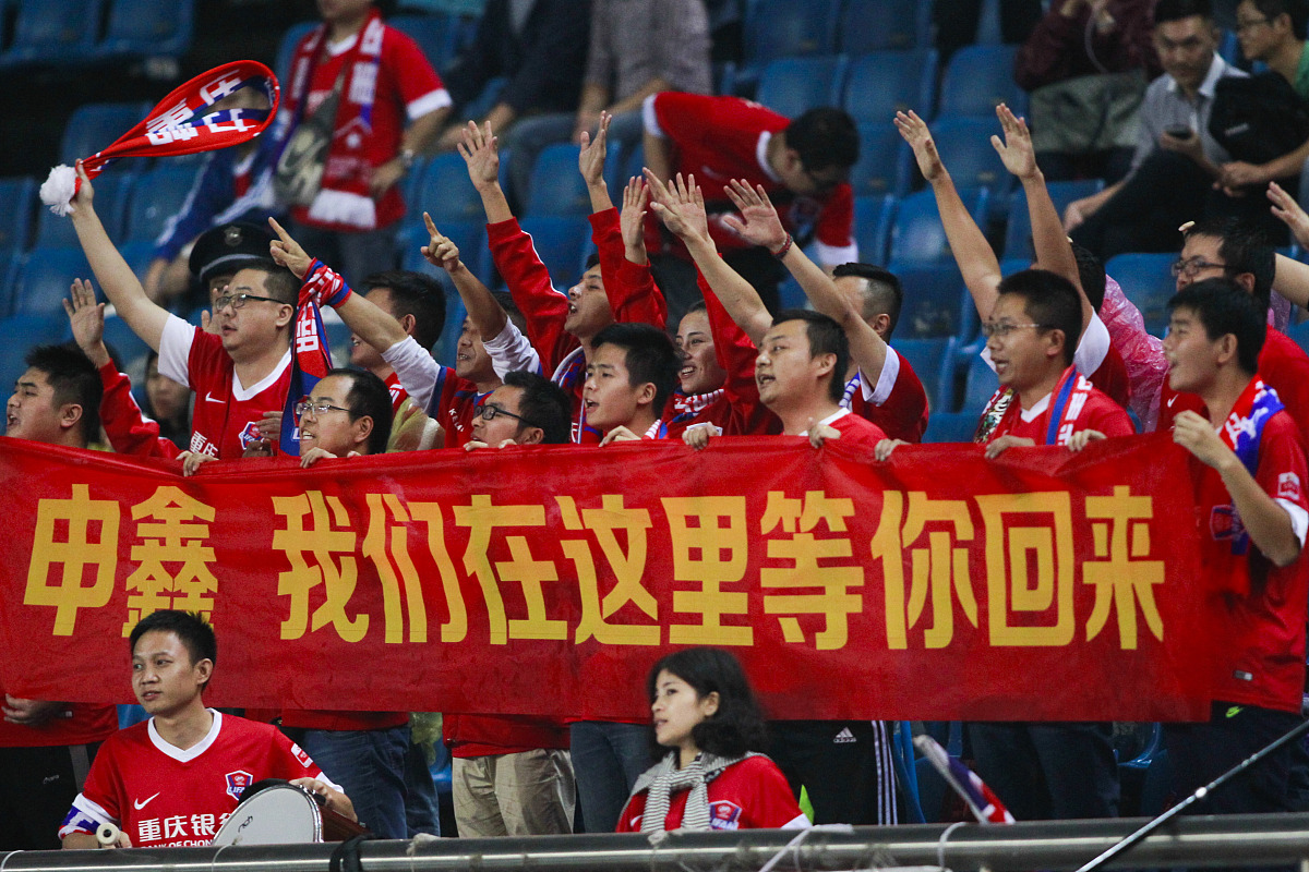 关于主场优势突显，球队球迷团结一心为之助威的信息