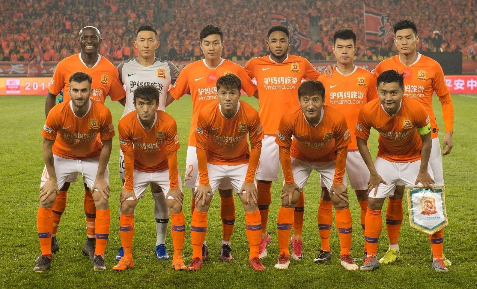 关于上海上港逆转武汉卓尔，取得三连胜的信息