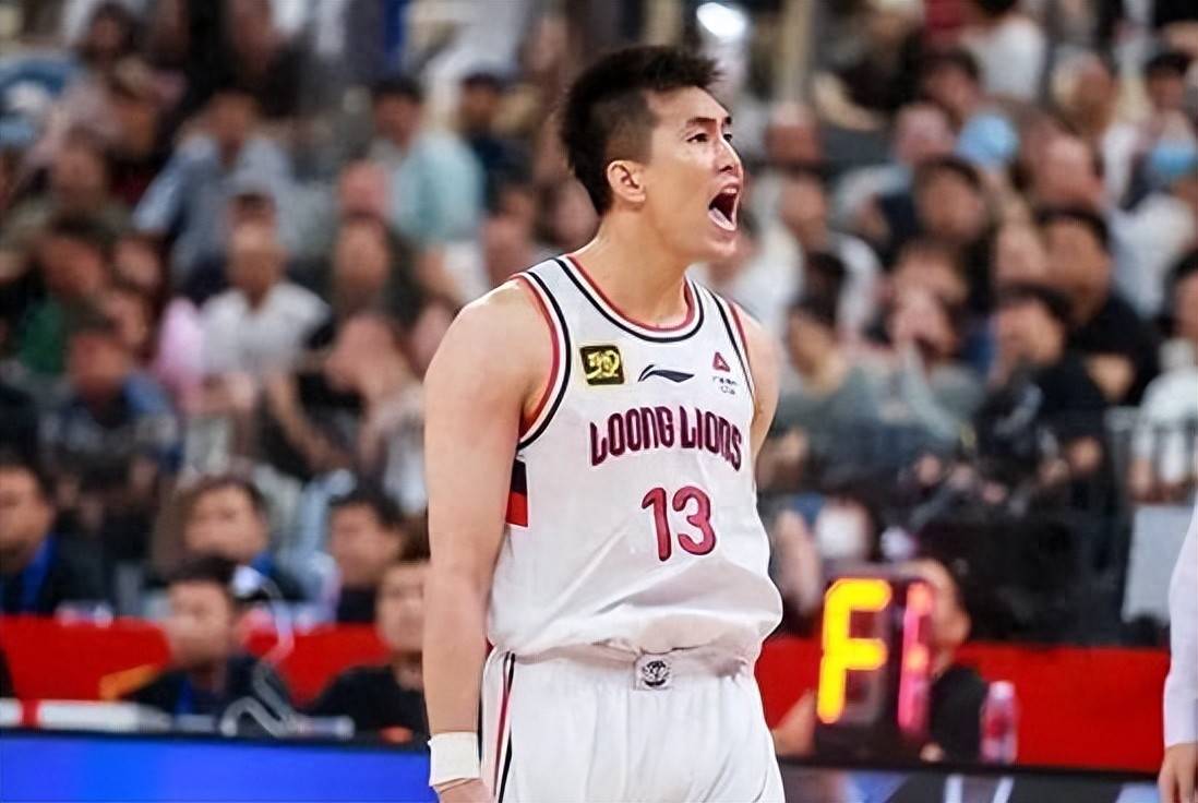 关于贵州男篮大胜青海队，稳定积分榜首的信息