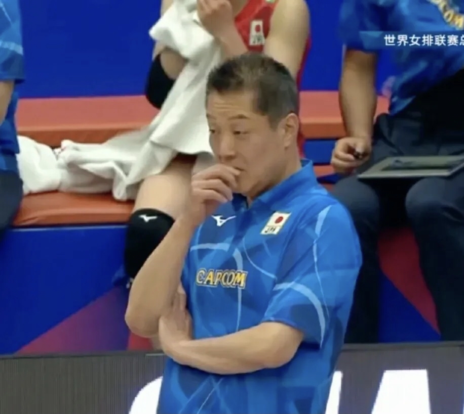 日本队主教练表现不好，赛后出现问题